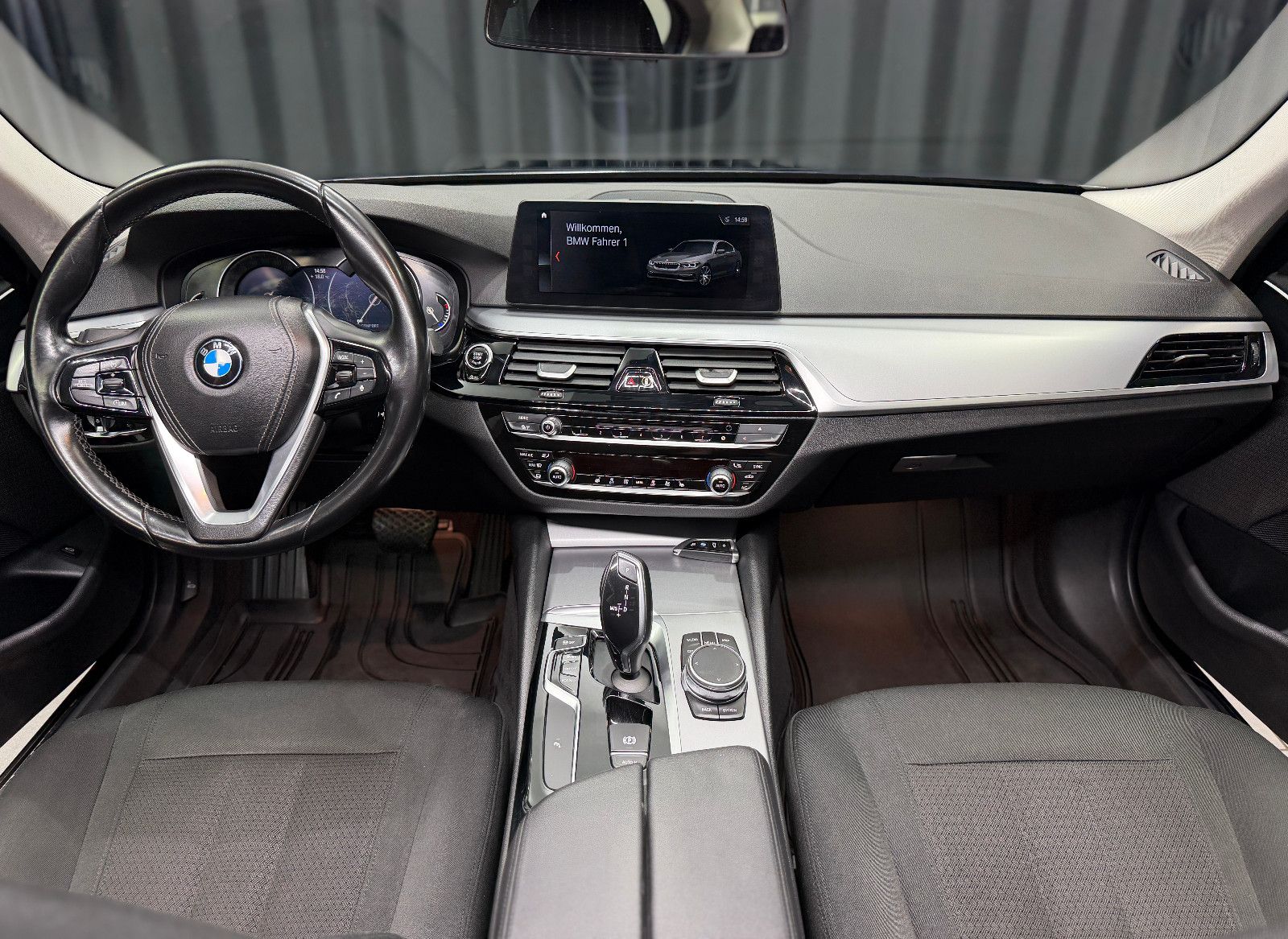 Fahrzeugabbildung BMW 530I Limousine|Driving Assistant|NAVI|PDC