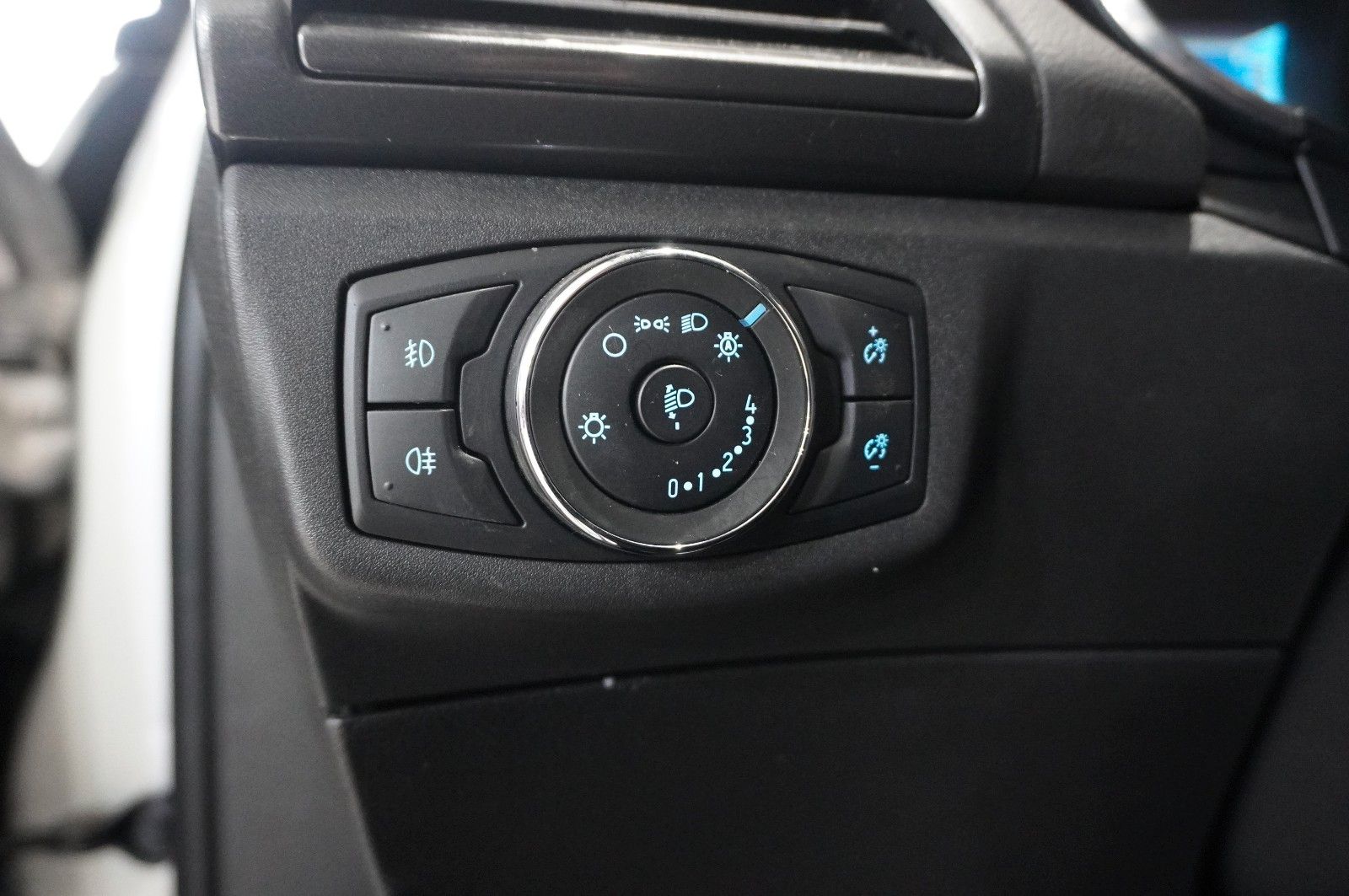 Fahrzeugabbildung Ford Mondeo Turnier 2.0 TITANIUM NAVI/LED/SPORT/DAB+