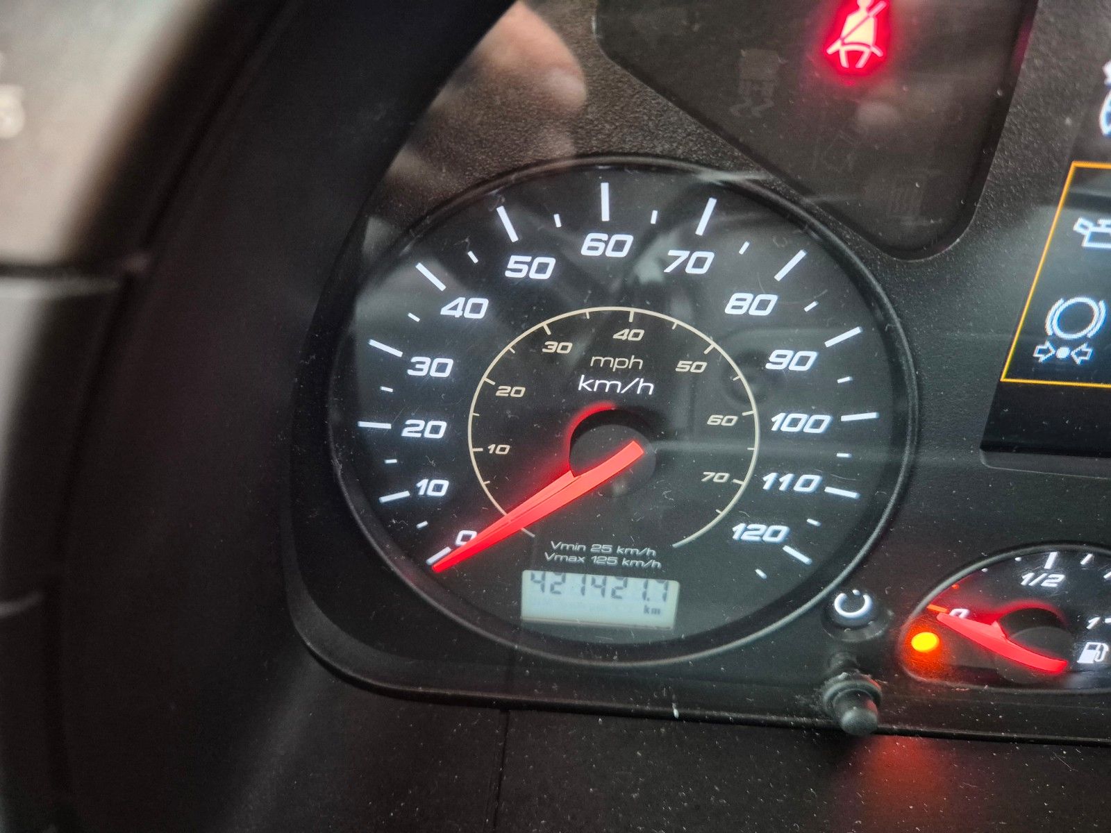 Fahrzeugabbildung Iveco Stralis 460NP LNG 4x2 3 Stück