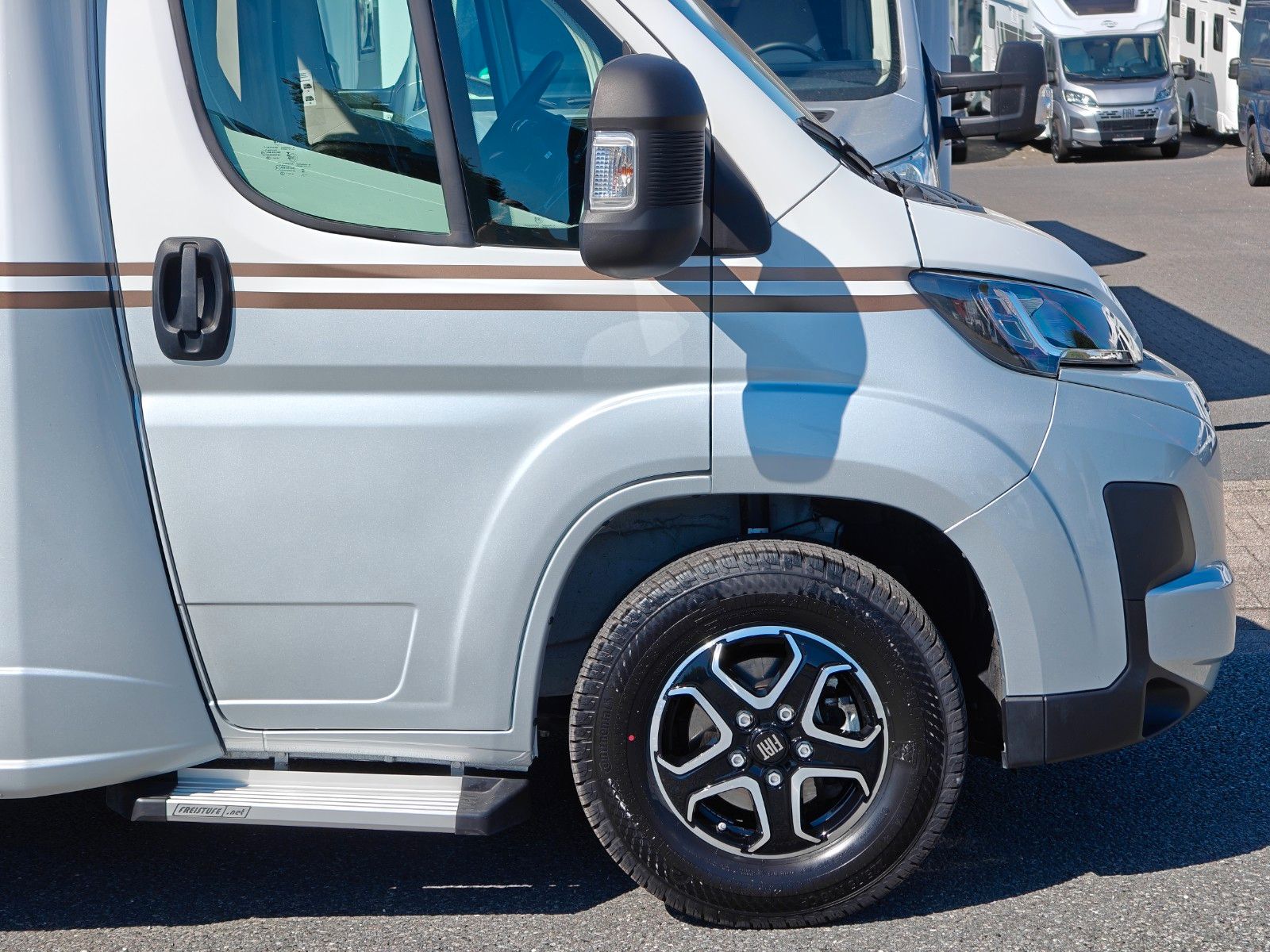 Fahrzeugabbildung Bürstner Campeo TD 660 - Combi 6DE, Lithium, Solar, Luft