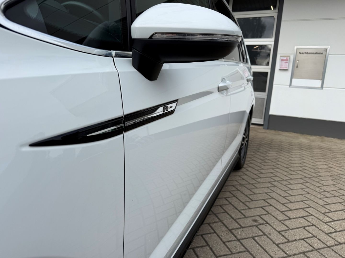 Fahrzeugabbildung Volkswagen Touran Highline BMT Sportpaket AHK Pano Navi LED
