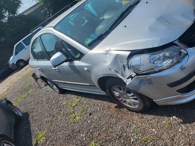 Suzuki (SX4)