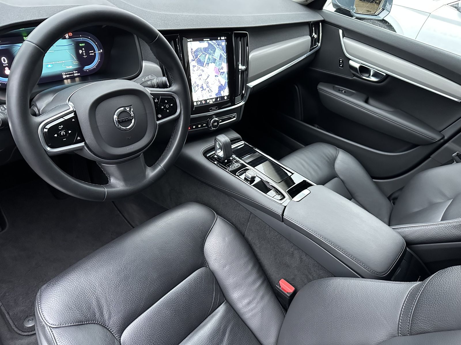 Fahrzeugabbildung Volvo V90 T6 Recharge AWD Core NAV+LED+KAM+SHZ+VC+ACC