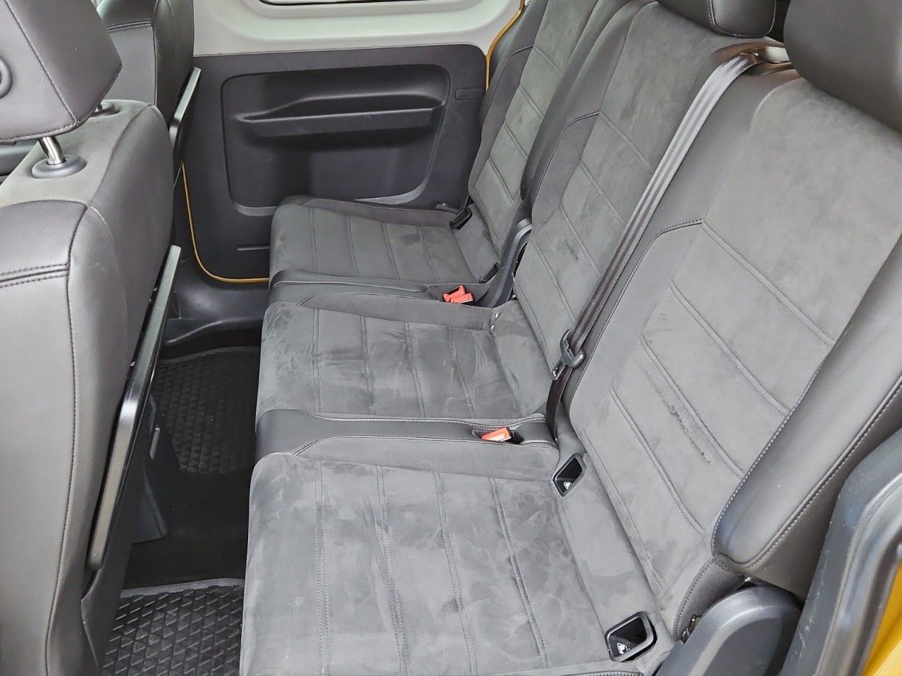 Fahrzeugabbildung Volkswagen Caddy PKW Highline Navi ACC Xenon