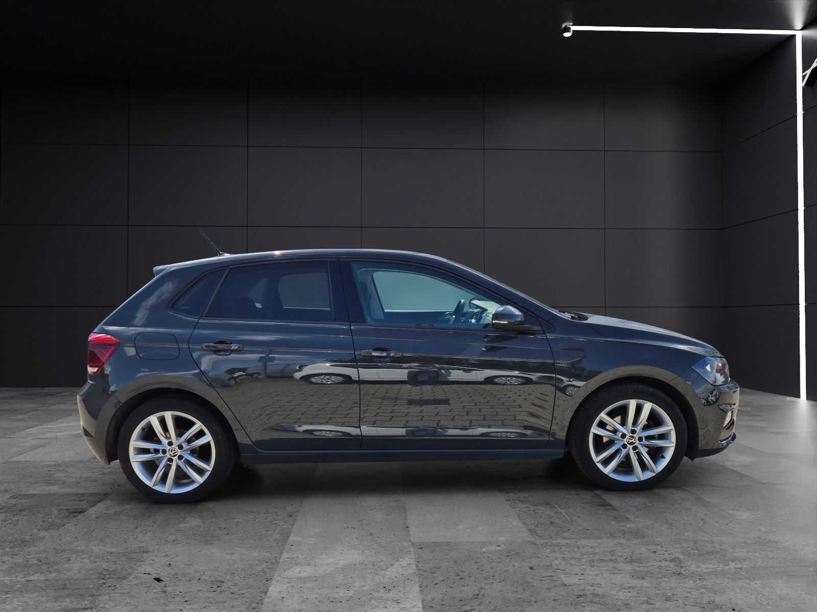 Fahrzeugabbildung Volkswagen Polo TSI Highline Navi AID RFK SH LM