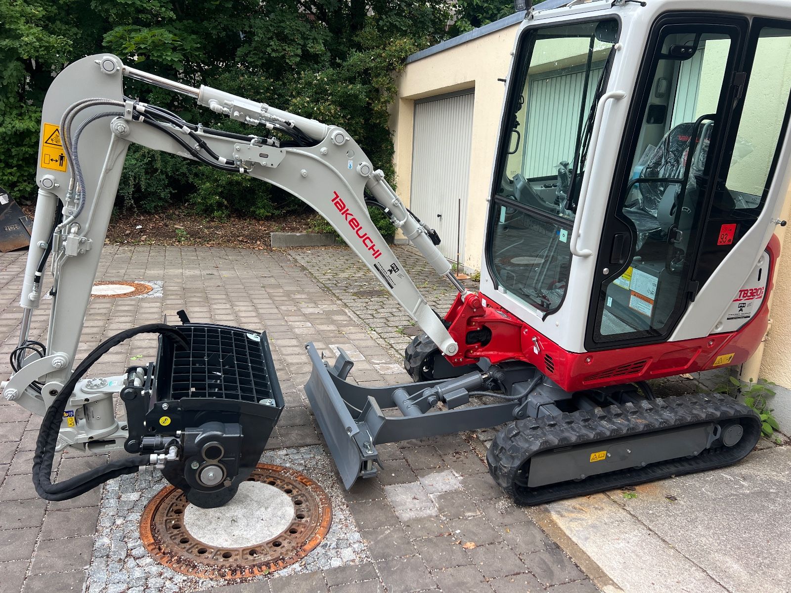 Fahrzeugabbildung Takeuchi TB 320 PoweriltHS01 Kabine,  2,2t