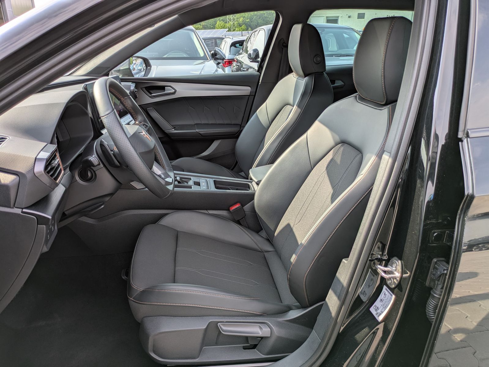 Fahrzeugabbildung CUPRA Leon 1.5 eTSI DSG MATRIX-LED*ACC*AHK*KAMERA*18"