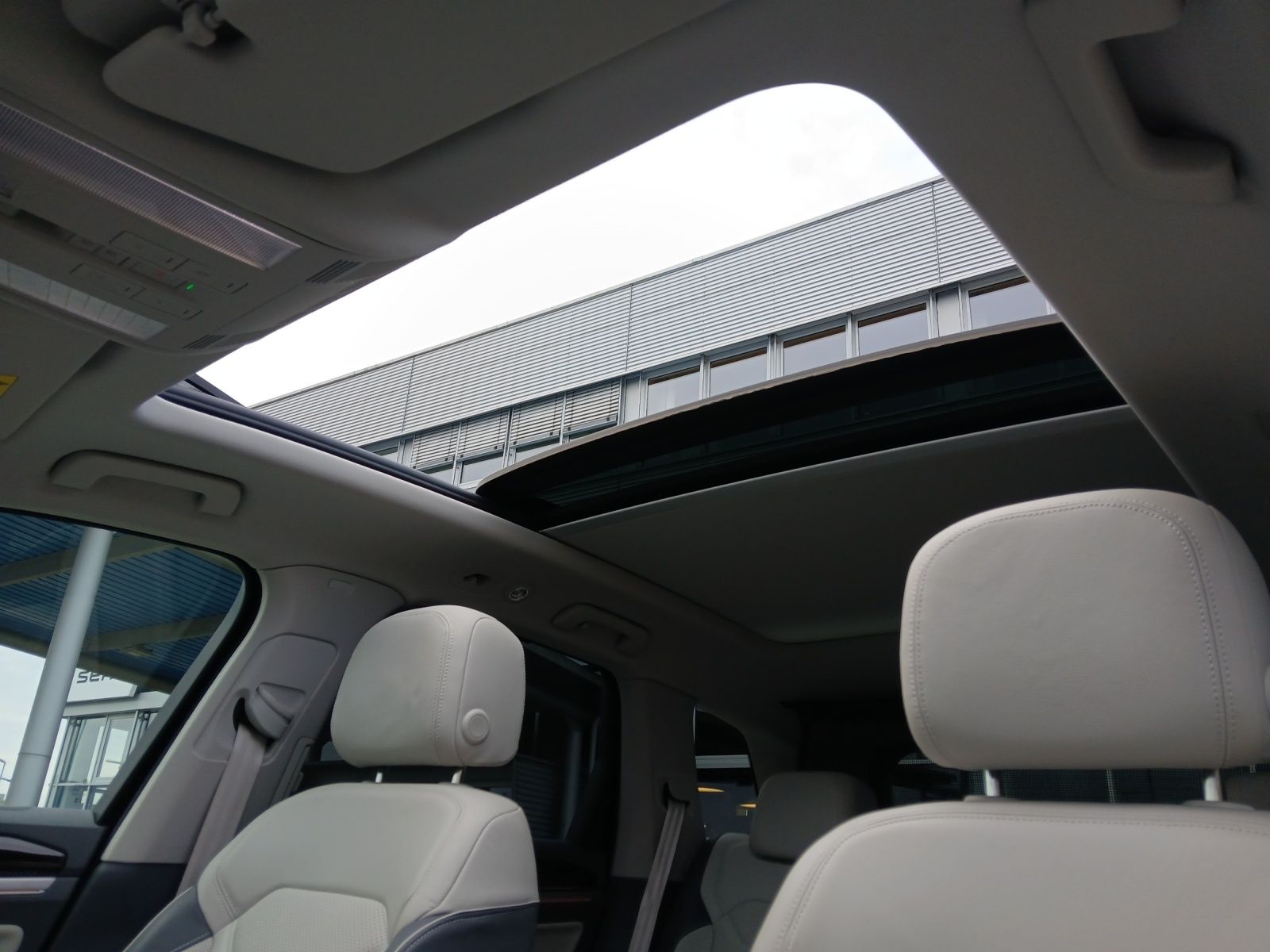 Fahrzeugabbildung Volkswagen Touareg eHybrid Elegance Matrix AHK Pano HUD AID