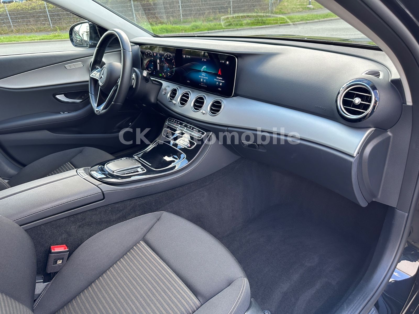 Fahrzeugabbildung Mercedes-Benz E 300de T-Modell Avantgarde/Widescreen/LED/AHK