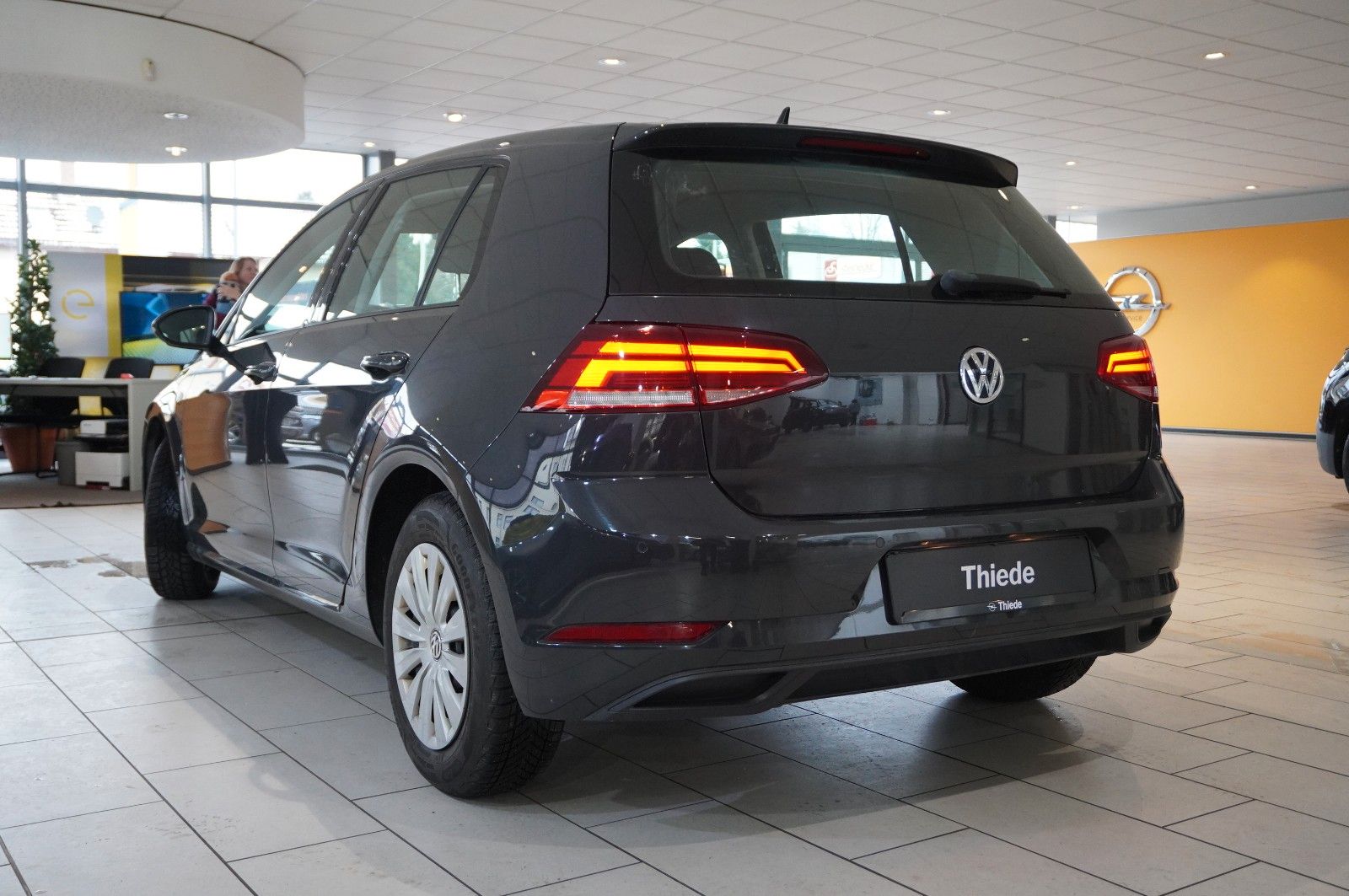 Fahrzeugabbildung Volkswagen Golf VII Lim. 1.0 TSI TRENDLINE NAVI/SHZ/PDC