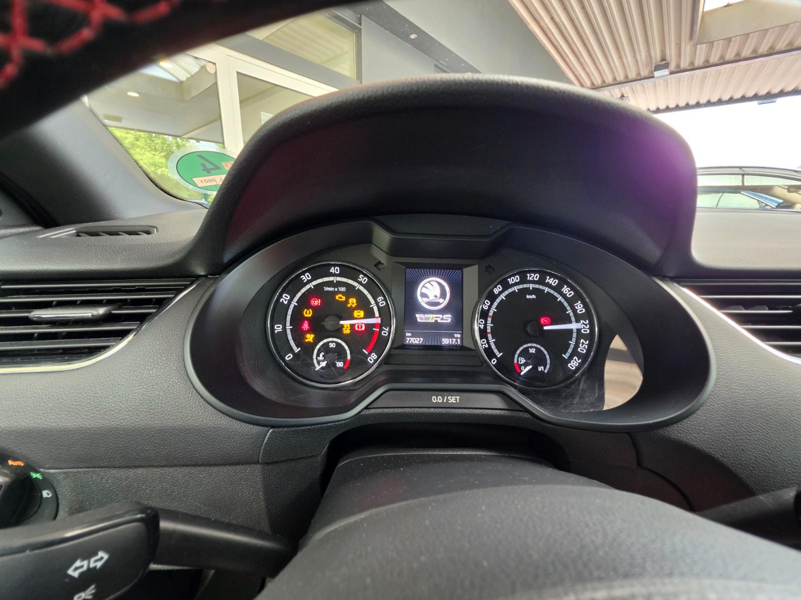 SKODA OCTAVIA COMBI RS DSG  220 ch BVA - GPS - SONORISATION CANTON - SIEGES CHAUFFANTS - CLIMATISATION AUTOMATIQUE - PHARES XENON