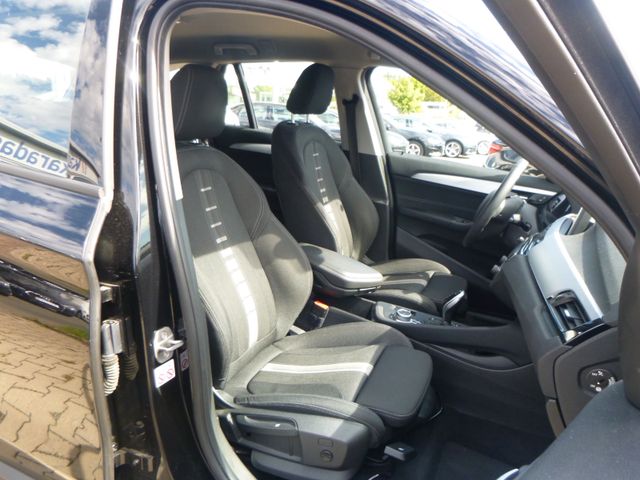 Fahrzeugabbildung BMW X1 xDrive 20 i >AUT/Allrad/NAV/SHZ/PDC<