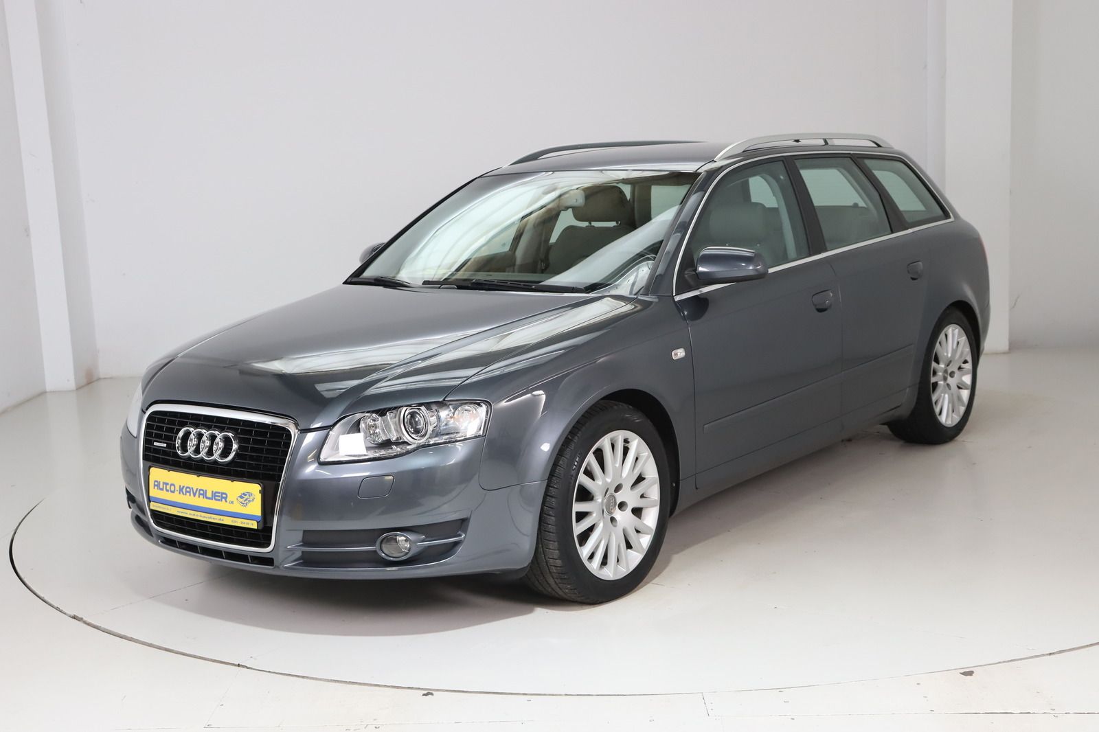 Fahrzeugabbildung Audi A4 Avant 3.2 V6 quattro * Navi * Xenon *
