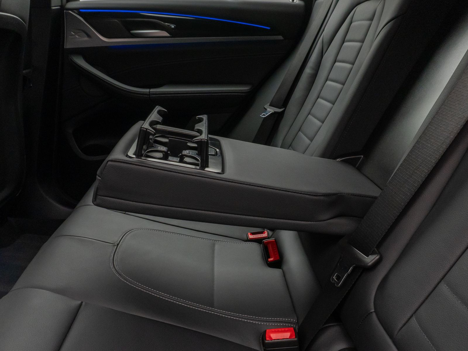 Fahrzeugabbildung BMW X3 xD30d Sport Kamera Laser HUD H/K Komfort AHK