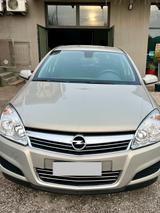 Opel Astra 1.7 CDTI 125CV 5 porte Cosmo - Opel Astra mit Diesel-Antrieb: Limousine, 1.7