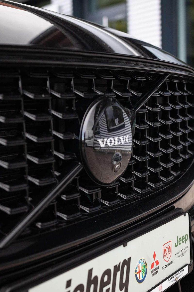 Fahrzeugabbildung Volvo XC60 Plus Black Edition Recharge Plug-In Hybrid
