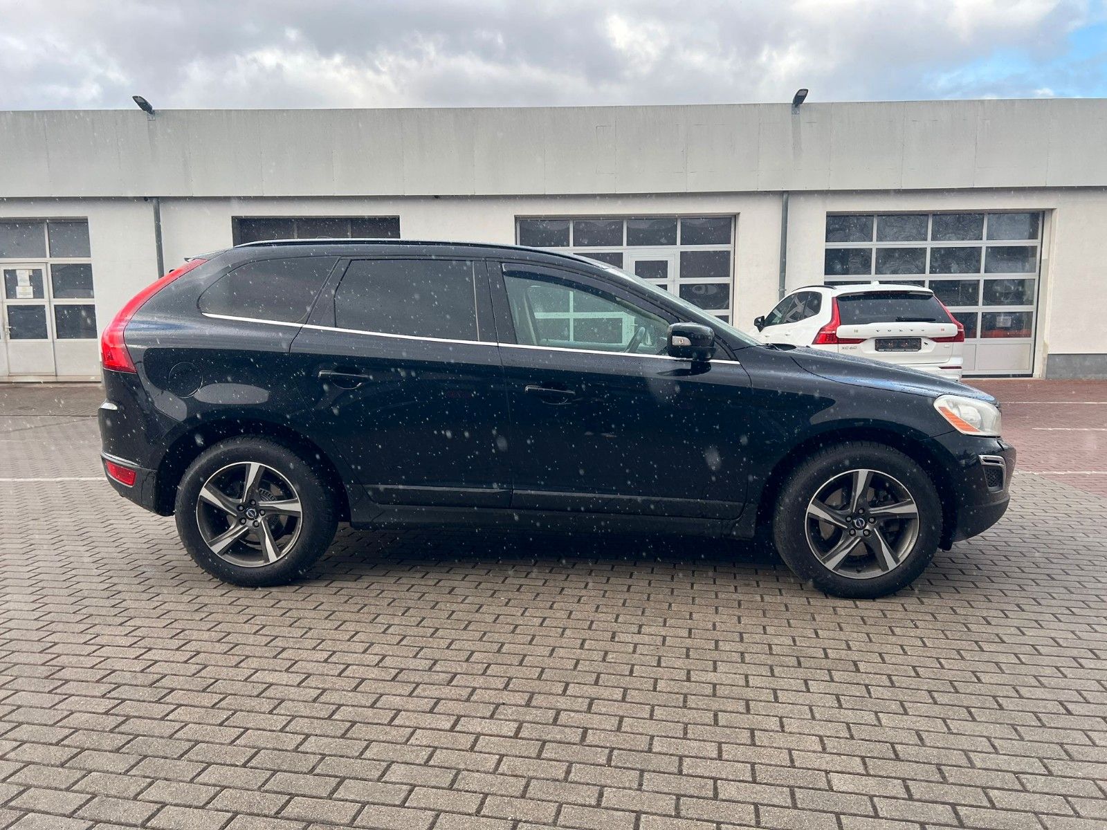 Fahrzeugabbildung Volvo XC60 Momentum AWD