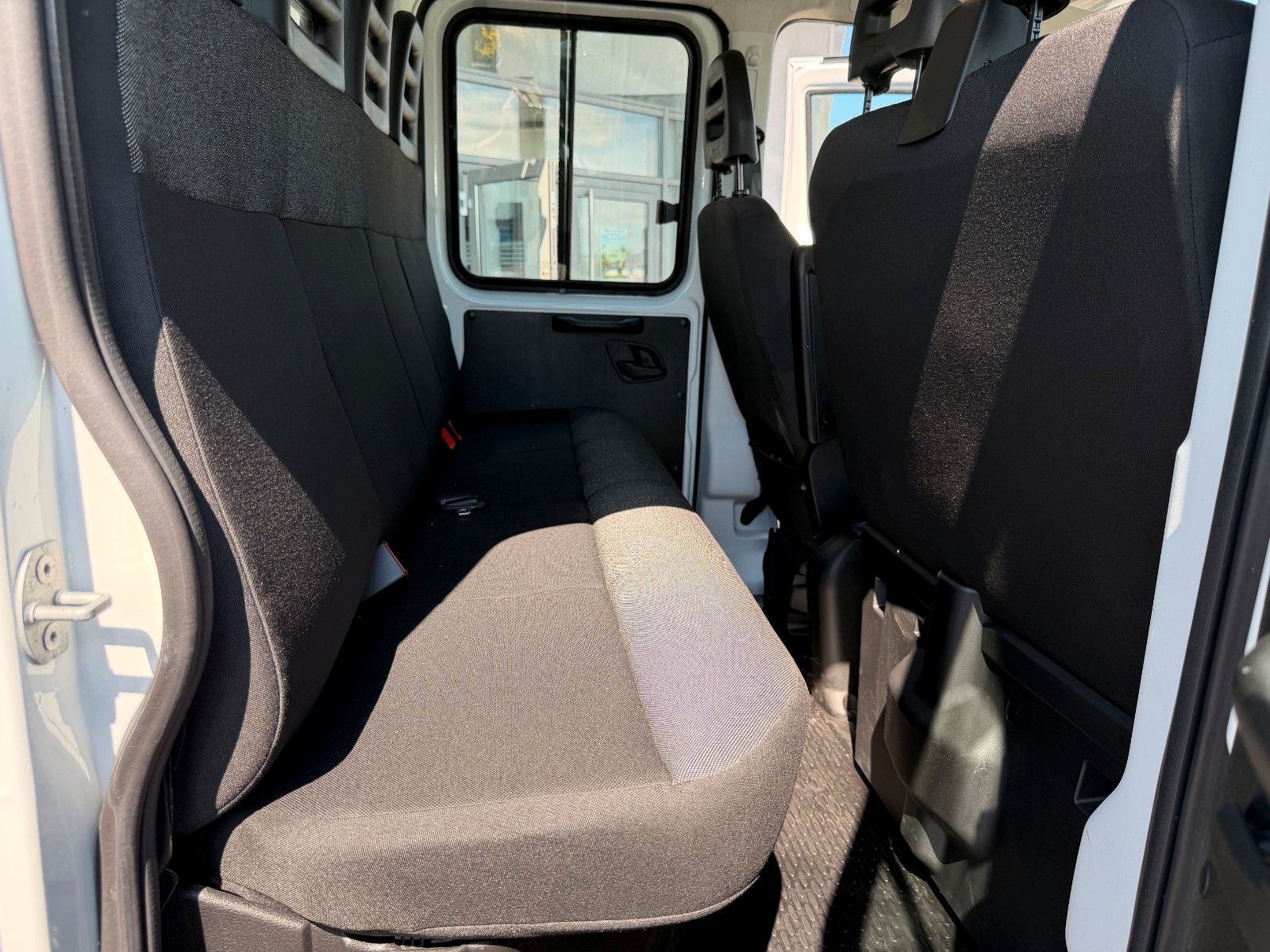 Fahrzeugabbildung Iveco Daily 35S16 H 3.0L A8 *Automatik*AHK*7-Sitze*