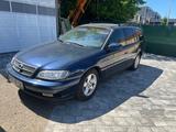 Opel Omega 2.2 16V Edition Edition - Opel Omega mit Benzin-Antrieb: Kombi, Klimaanlage