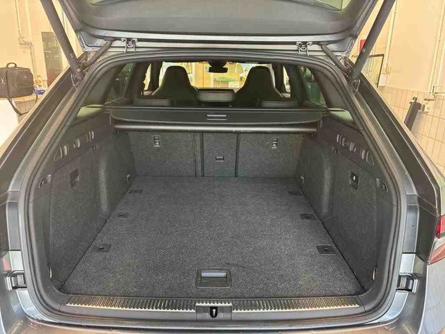 Superb Combi 2.0TDI Sportline 4x4 KAM+NAVI+ACC