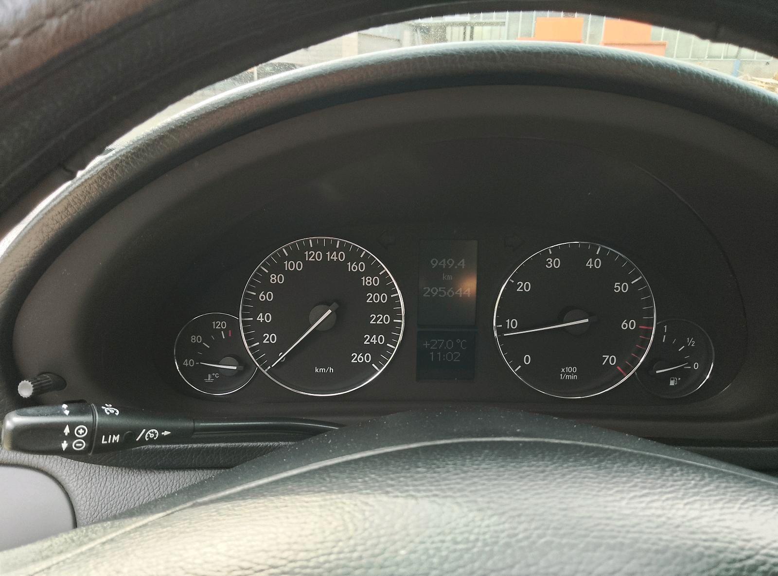Mercedes-Benz C180 2005 — photo 10
