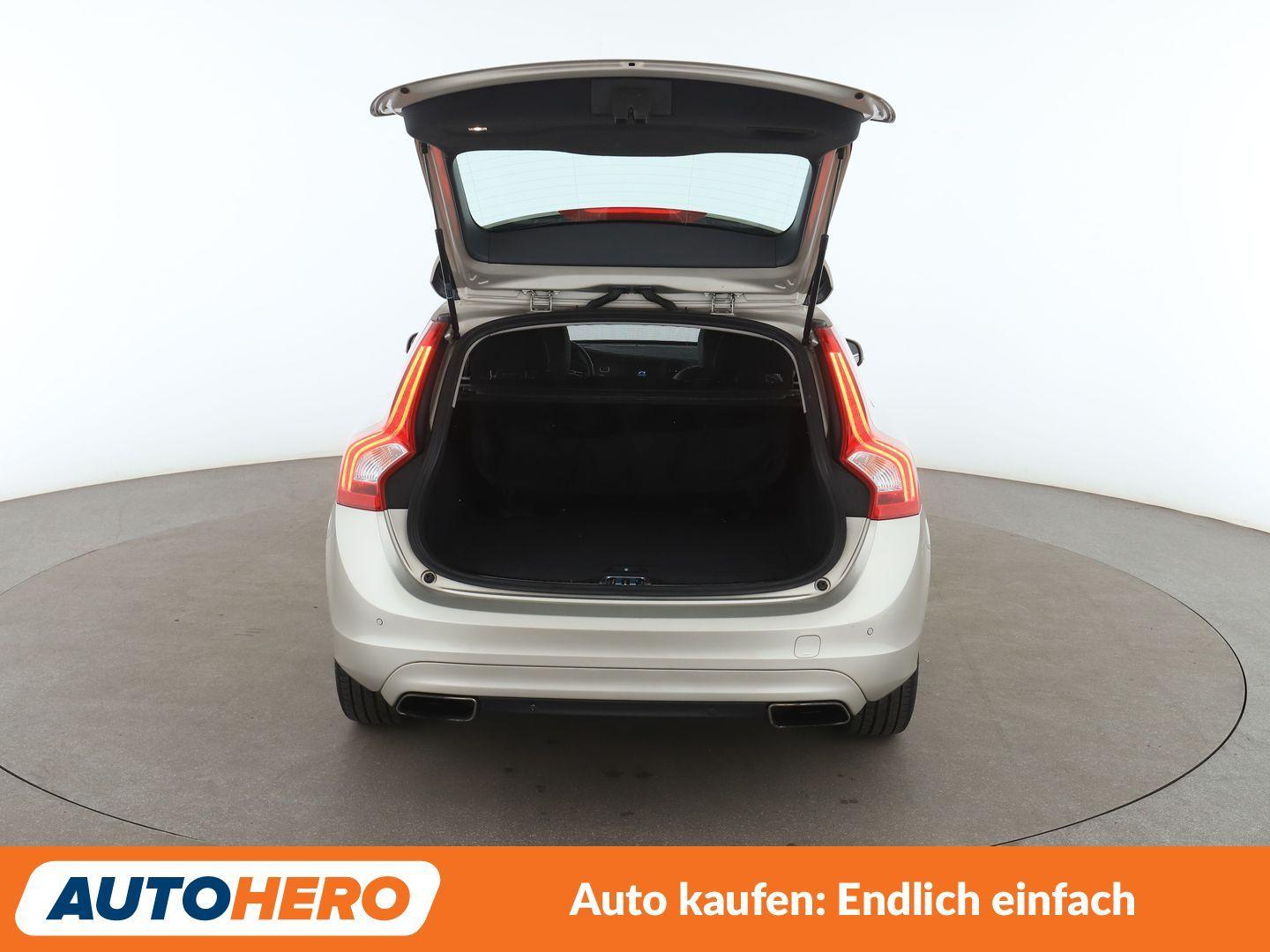 Volvo V60 2.0 T6 Momentum AWD Aut.*XENON*TEMPO*PDC*SHZ