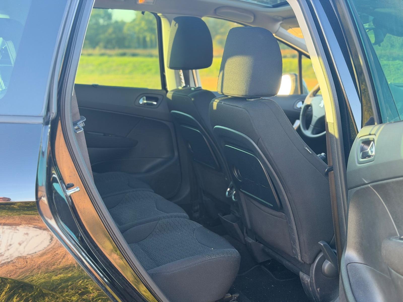 Peugeot 308 2011 — photo 12