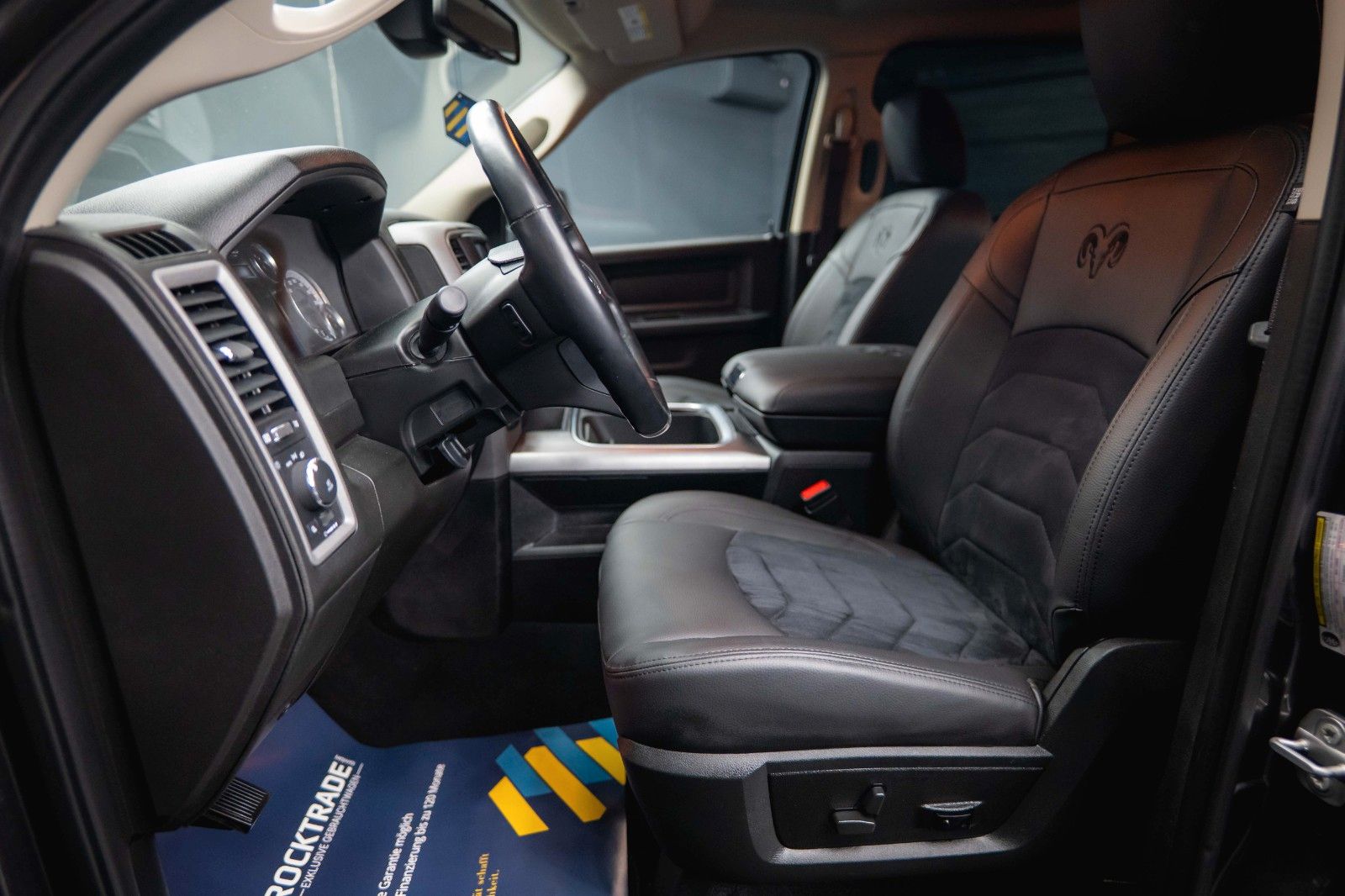 Fahrzeugabbildung Dodge RAM 5.7 V8 HEMI 4x4 OFFROAD Night-Paket *LED*AHK