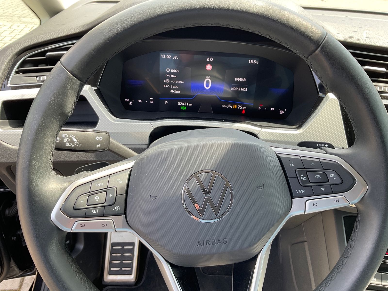 Fahrzeugabbildung Volkswagen Touran 2.0 TDI DSG MOVE,7 Sitze,LED,Kamera,AHK