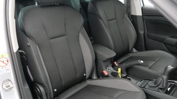 Skoda Kamiq Tour 1,0 TSI NAVI PDC  Kamera SHZ