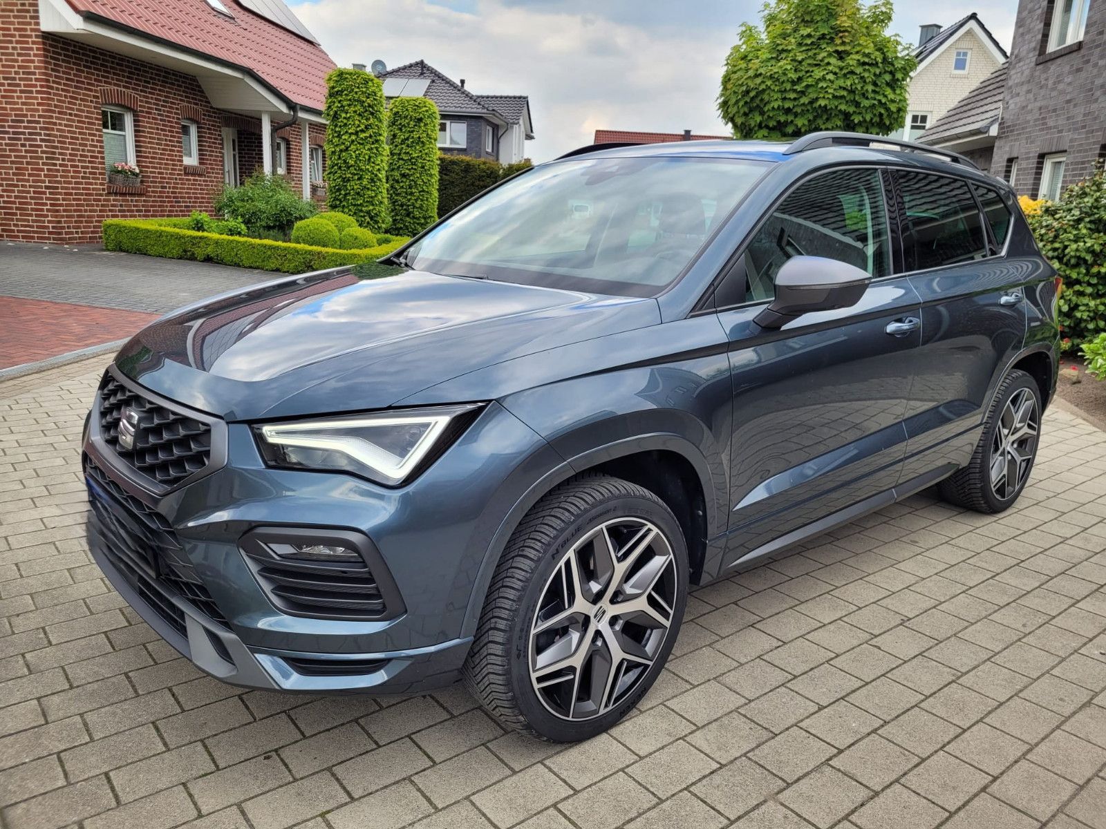 SEAT Ateca 2.0 TDI FR DSG AHK LEDER PANORAMDACH SHZ