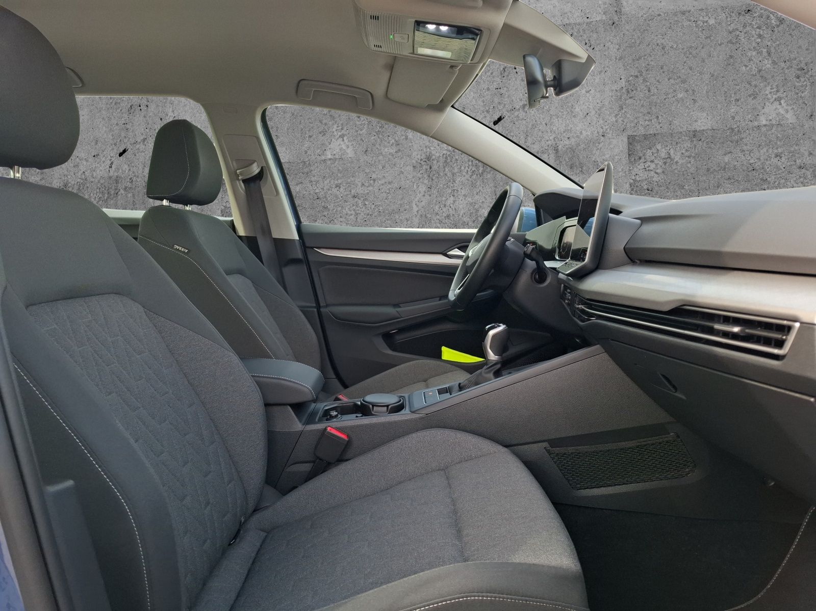 Fahrzeugabbildung Volkswagen Golf VIII Variant TSI Life Standhzg. LED Navi AI