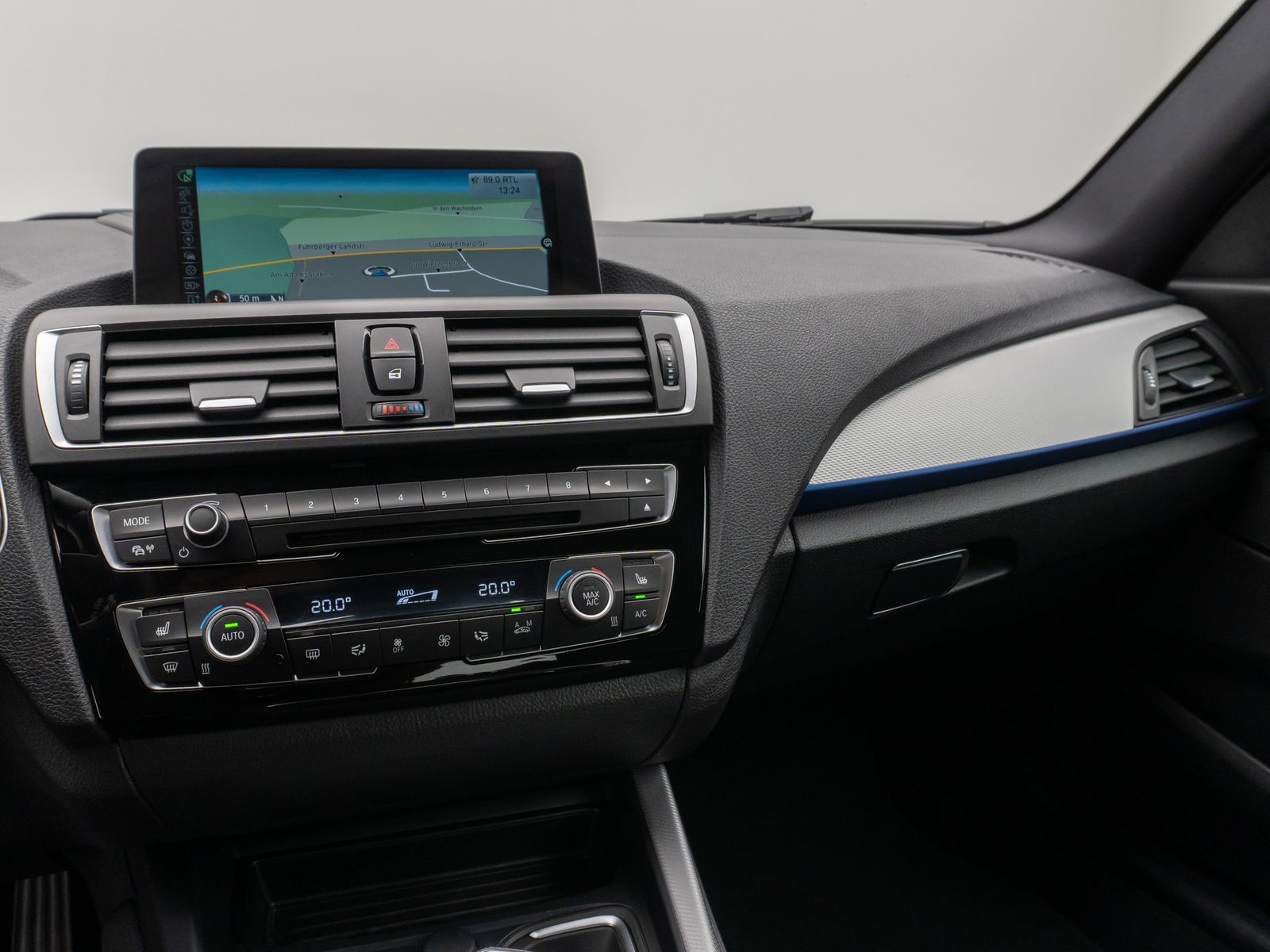 Fahrzeugabbildung BMW 228i Coupé M Sport NaviPro DAB HiFi Xenon PDC