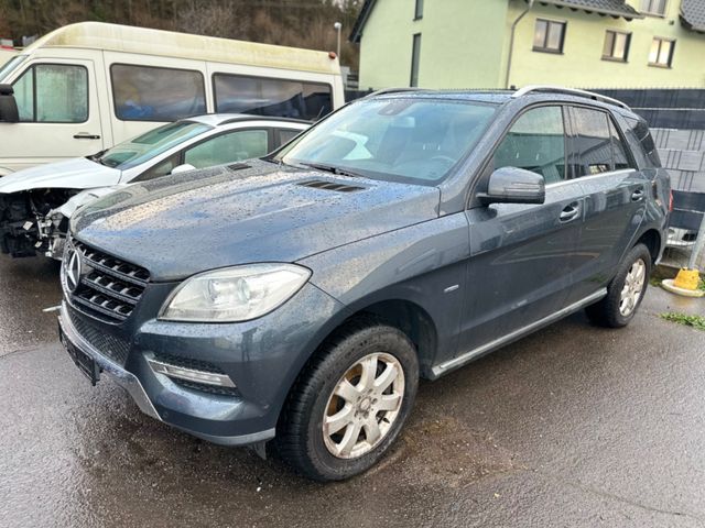 Mercedes-Benz ML 350 CDI BlueTec *SHZ*PDC*AHK*Tempomat*Leder*