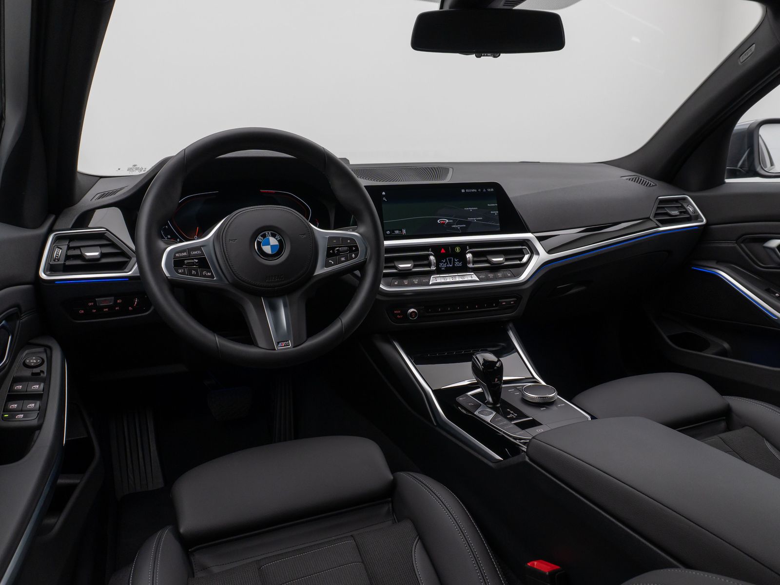 Fahrzeugabbildung BMW 318d Kamera DAB Sport Alarm Geschwindigkeitsreg