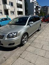 Toyota Avensis Combi Executive 2,2-l-D-CAT Executive - Toyota Avensis Gebrauchtwagen in München