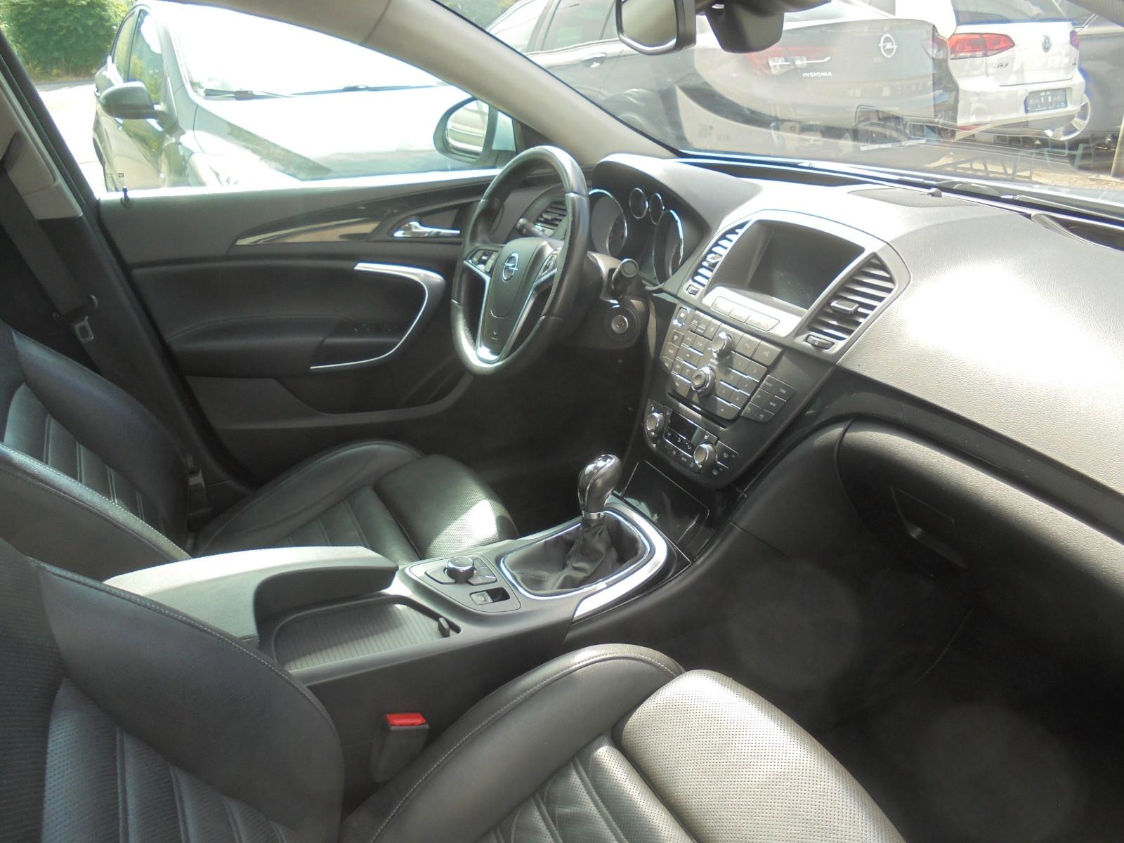 Opel Insignia A Lim. Sport 4x4"NAVI-XENON-LEDER"