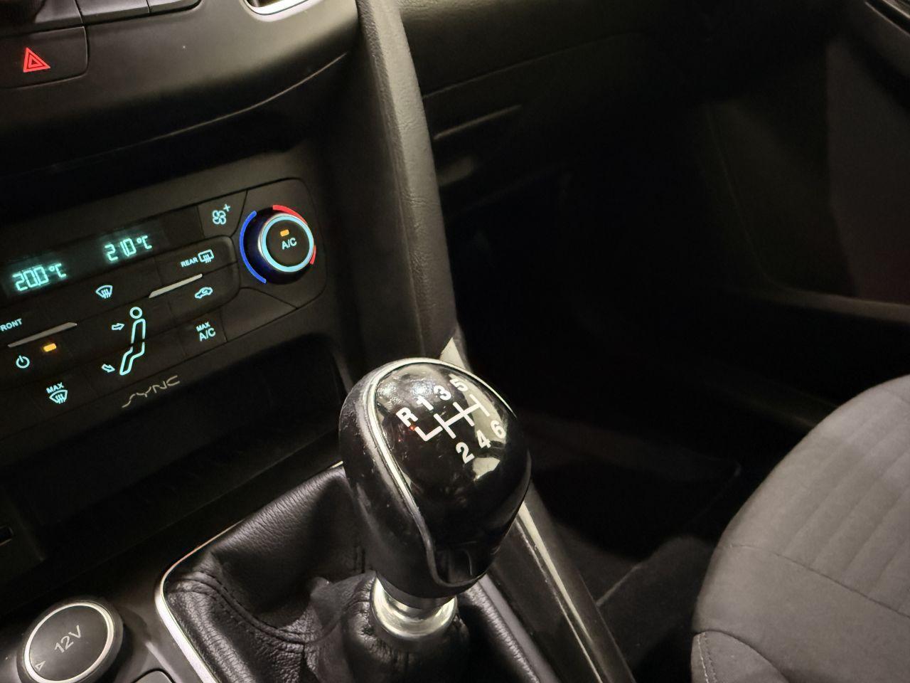 Ford Focus 2015 — фото 26