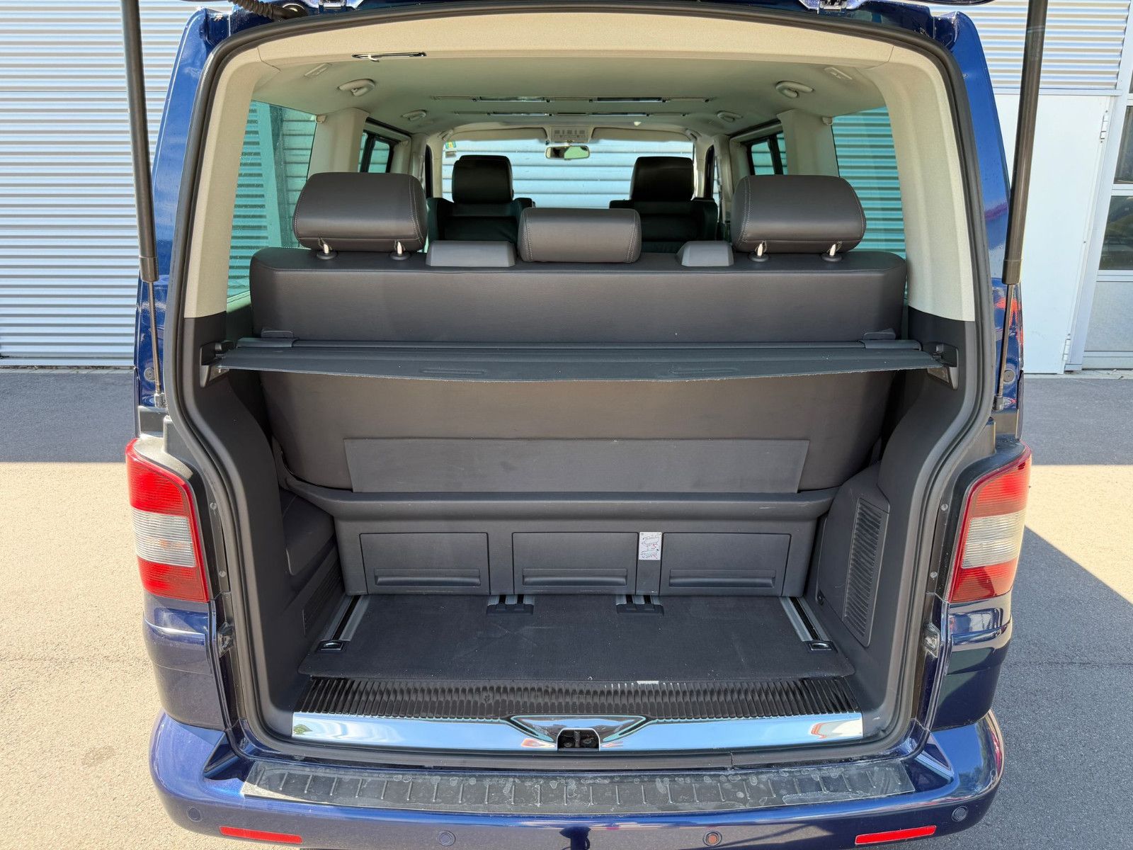 Fahrzeugabbildung Volkswagen T5 Multivan Highline Aut Leder Xenon Sthz PDC