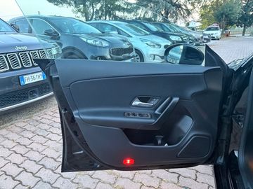 Mercedes CLA 180 Shooting Brake - 11