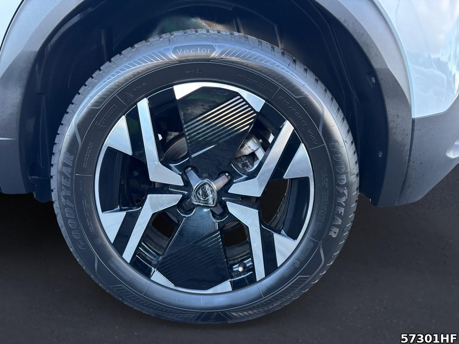 Fahrzeugabbildung Peugeot 2008 GT +ALCANTARA+PANODACH+CARPLAY+SHZ+KAMERA