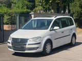 Volkswagen Touran 1.6 Conceptline - Volkswagen Touran: Conceptline