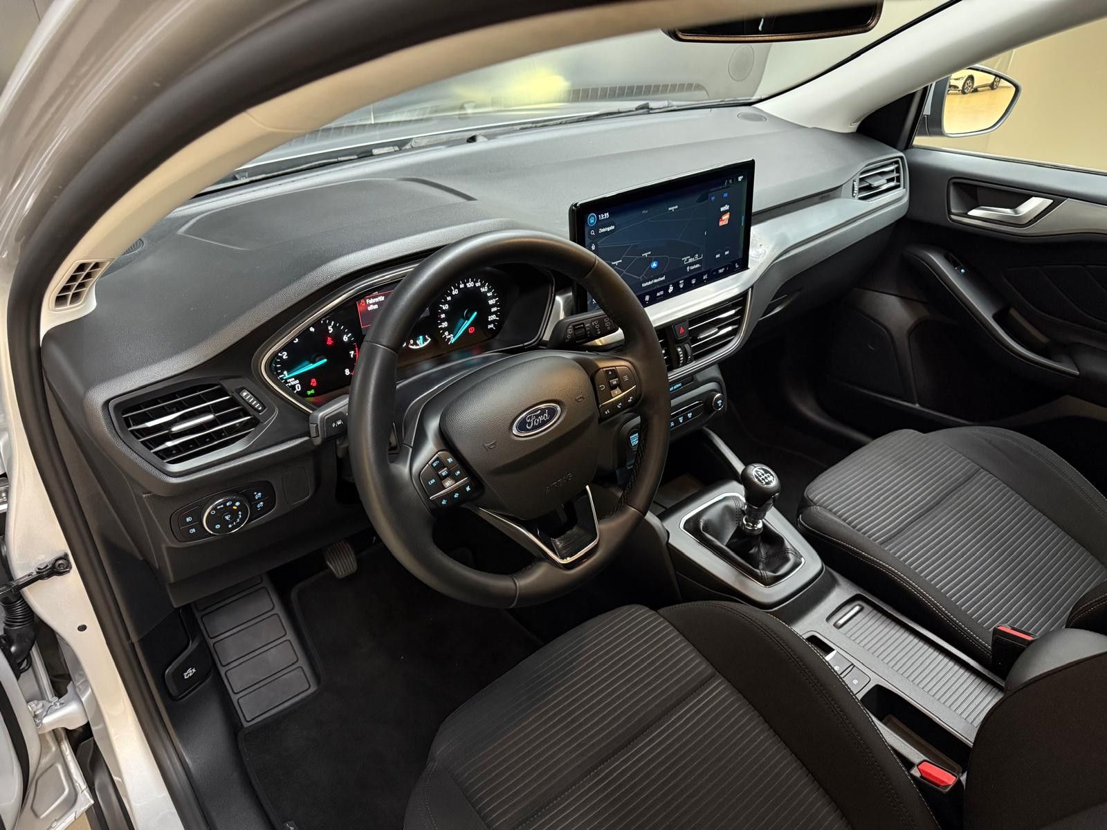 Fahrzeugabbildung Ford Focus Tur 1.0 Titan >NAVI-LED-SHZ-TEMP-DAB-PDC+