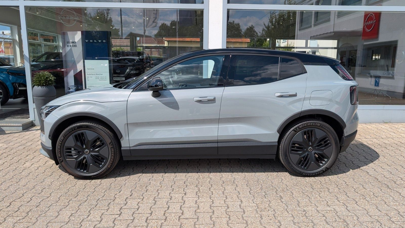 Fahrzeugabbildung Volvo EX30 CC Cross Country AWD | PANO | Performance