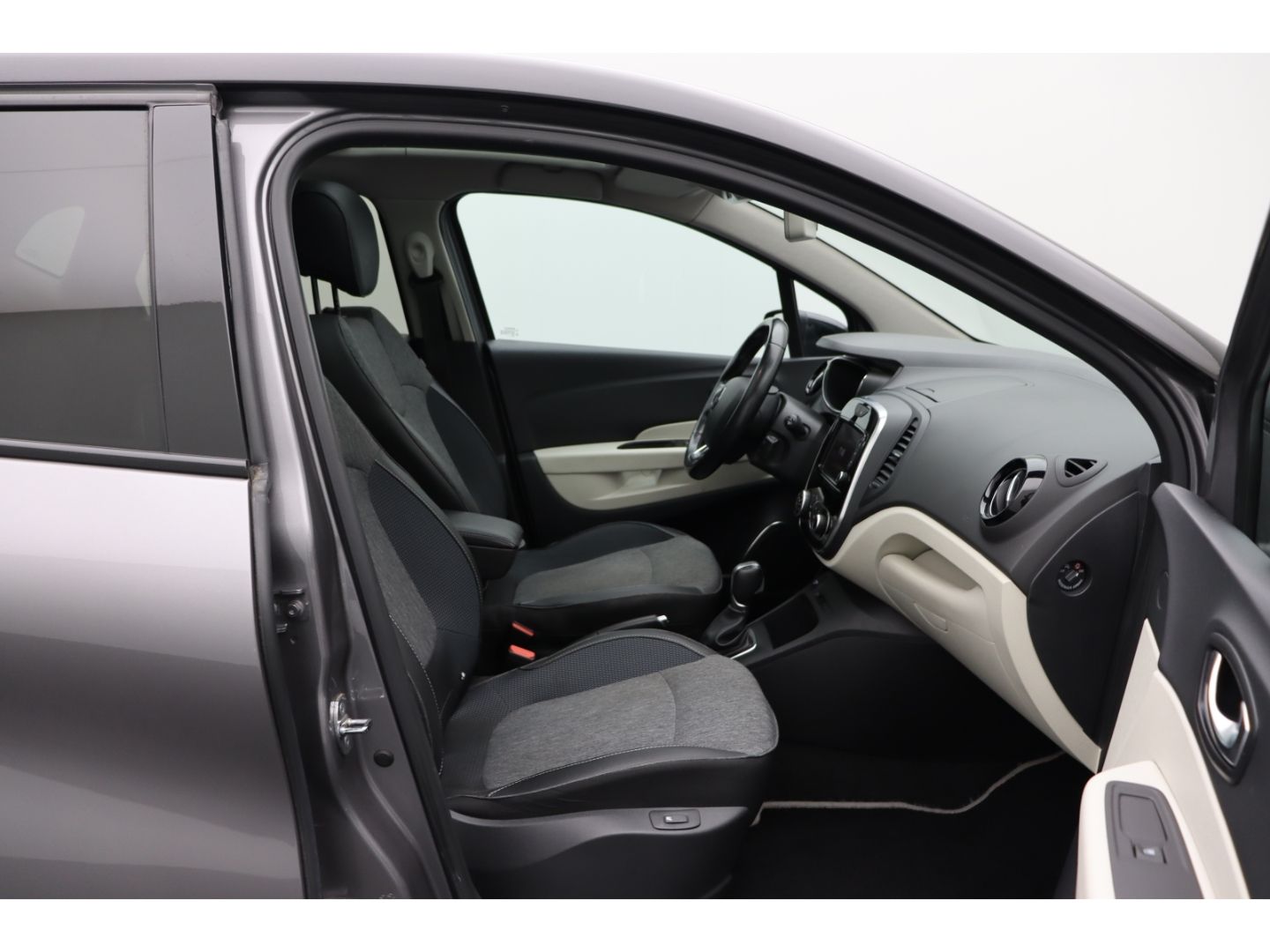 Fahrzeugabbildung Renault Captur Totwinkelass. Panorama AppleCP LED