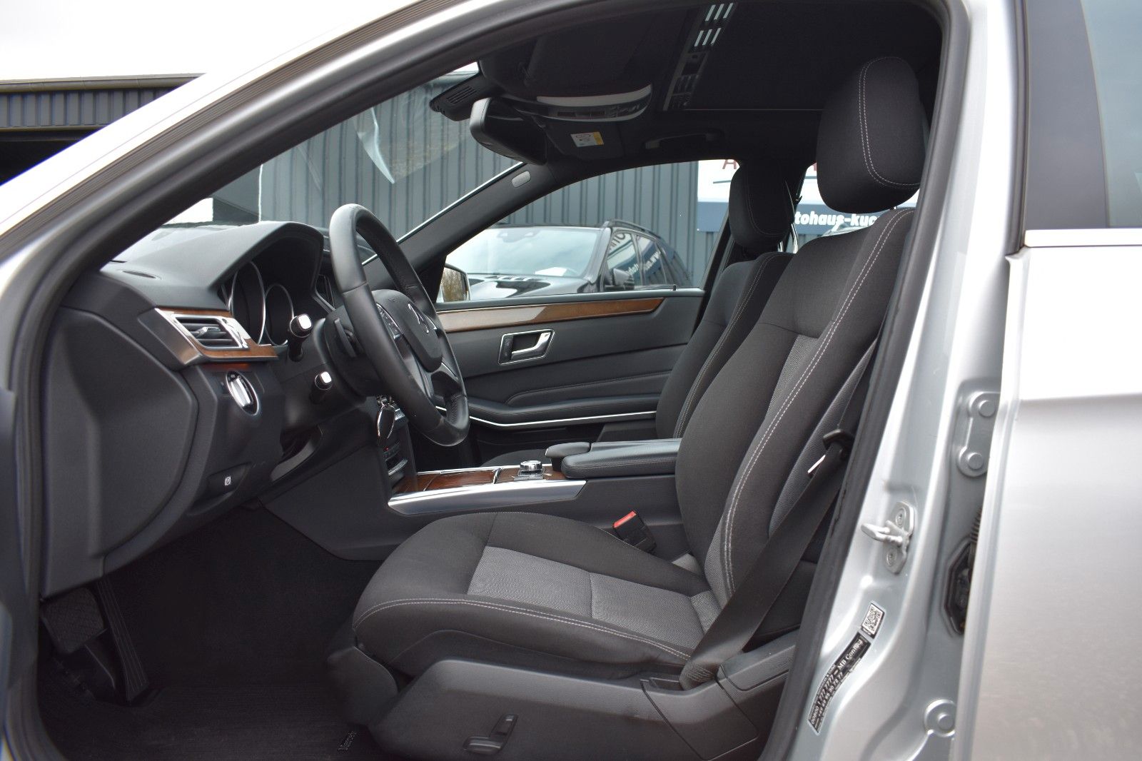 Fahrzeugabbildung Mercedes-Benz E 220 E T-Modell E 220 CDI BlueEfficiency