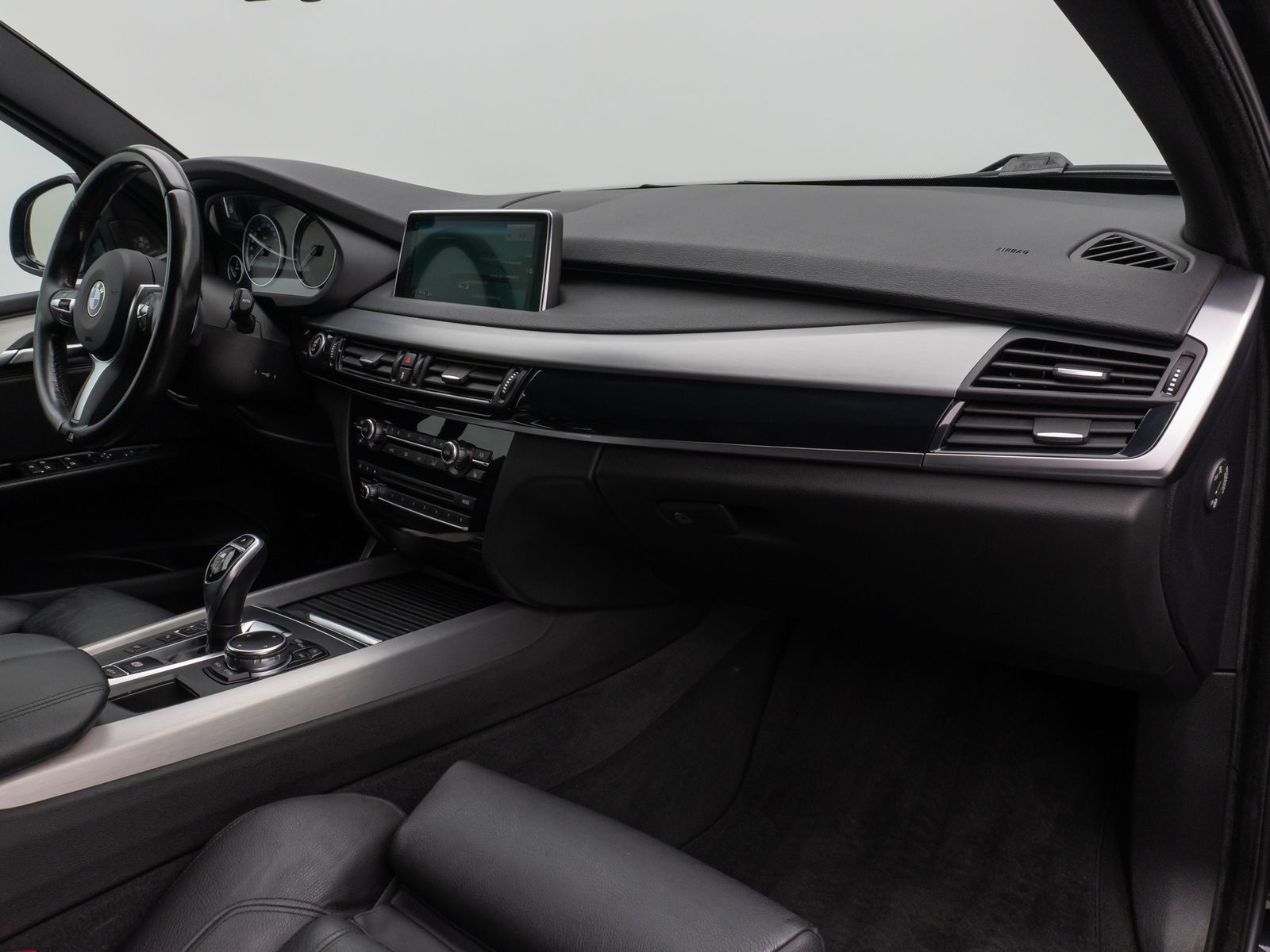 Fahrzeugabbildung BMW X5 M50d Kamera H/K NaviPro Xenon AHK Alarm