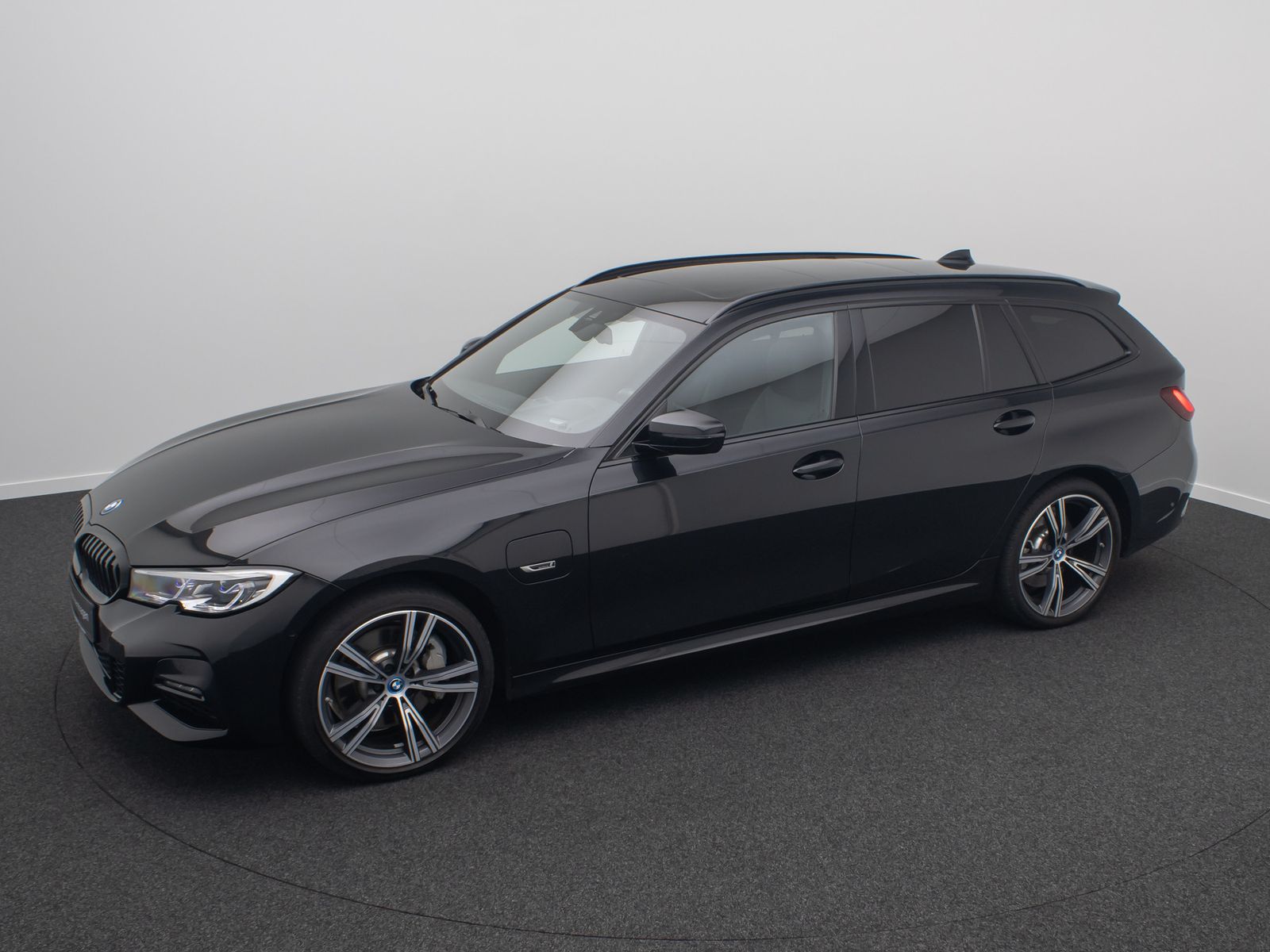 Fahrzeugabbildung BMW 330e xD M Sport Kamera Laser HUD DAB HiFi Komfor