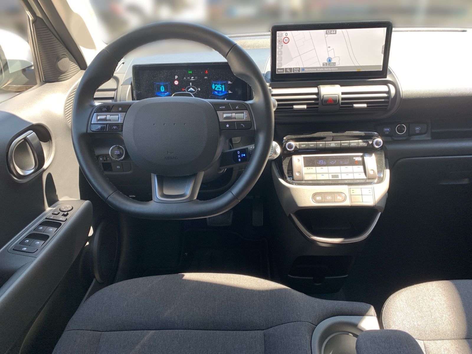 Fahrzeugabbildung Hyundai INSTER Trend Elektro 49 kWh Assistenz-Paket
