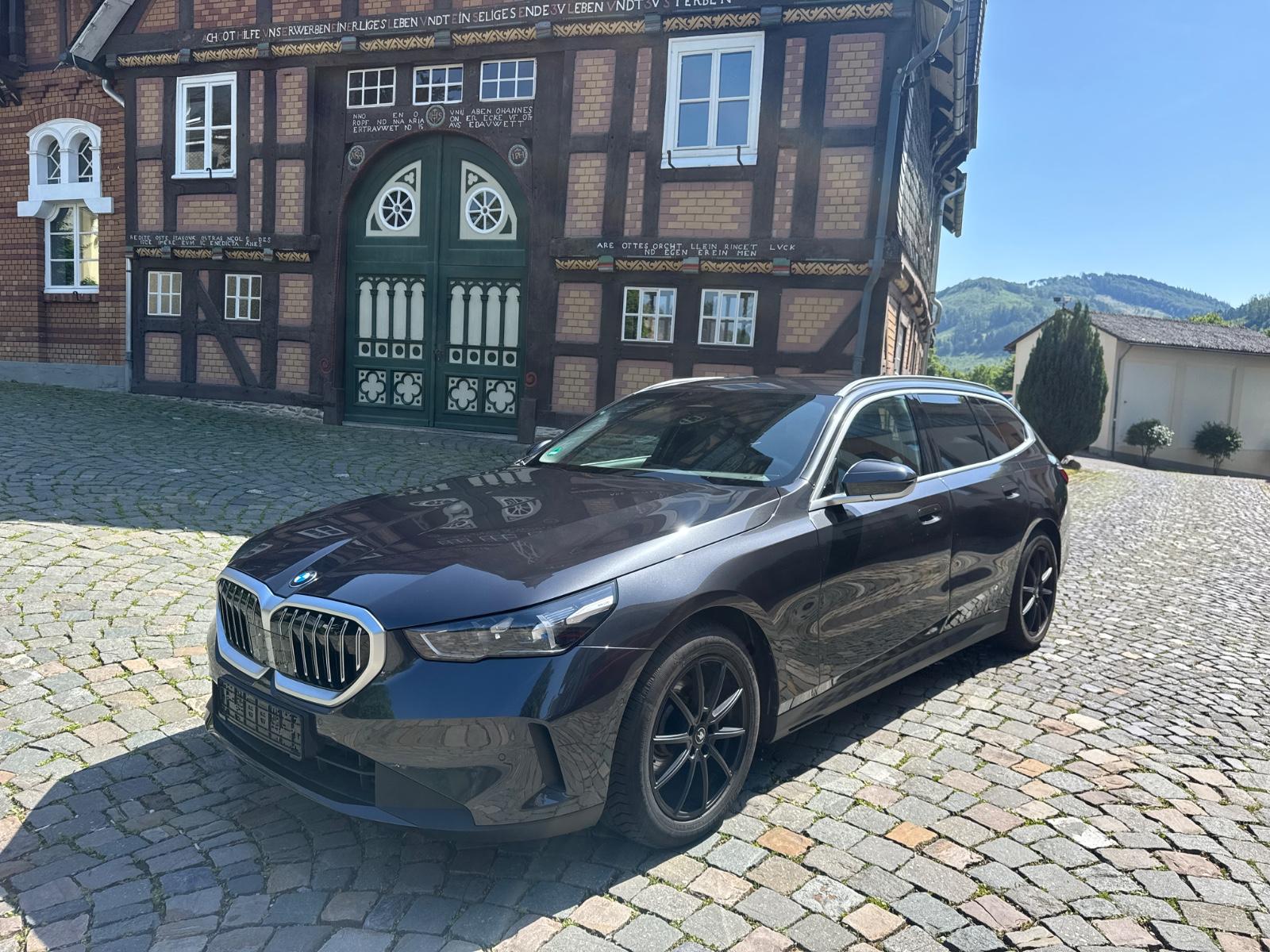 BMW 520d*G61-NEUES-MODELL*ParkAssi*DriveAssi*LED*DAB